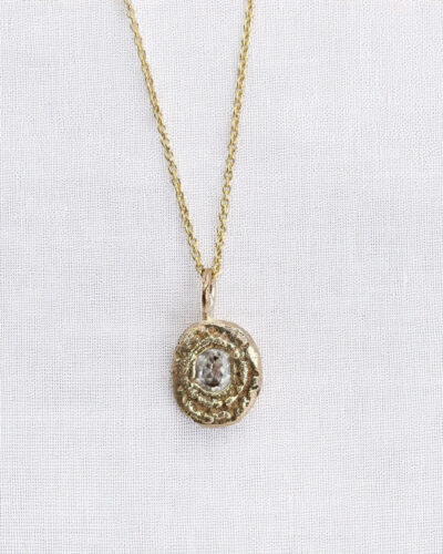 Portrait Pendant - 9K Yellow Gold, Light Blue Sapphire
