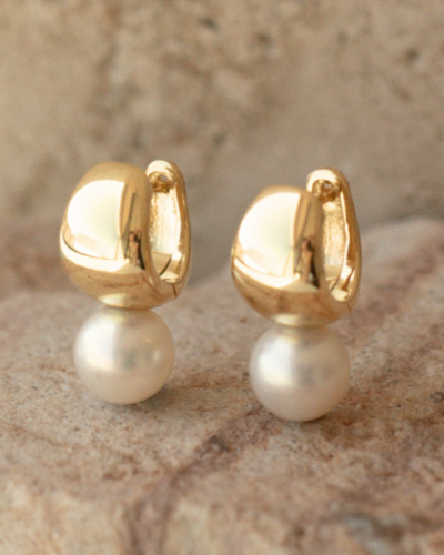 Rounded Wide Akoya Pearl Huggie - Gold Vermeil