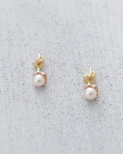 Pearl Position Stud Earrings - 14K Gold