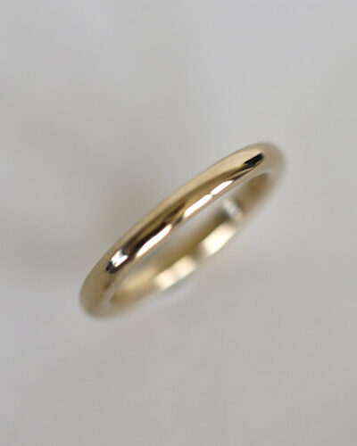 The Noa Band Round Wire Ring (2mm) - 9ct Gold
