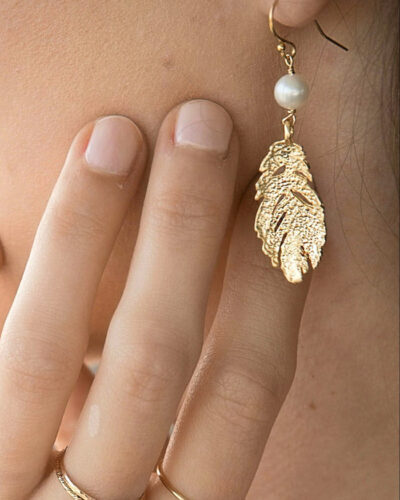 Feather Pearl Earrings (Round Pearl)