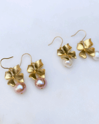 Small Floral Pearl Earrings (White)