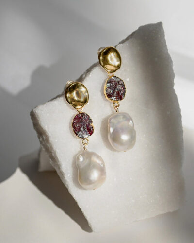 Garnet Birthstones x Pearls Earrings (January) - 24k Gold Plated