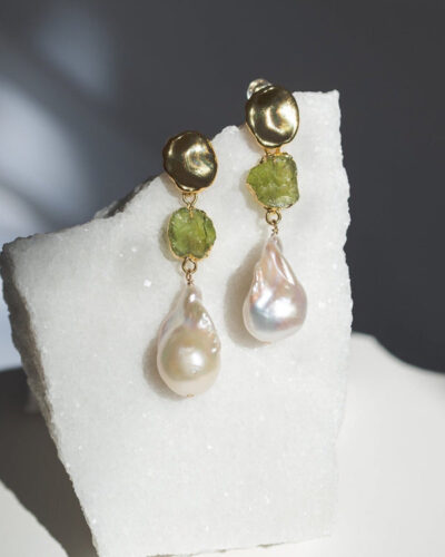 Peridot Birthstones x Pearls Earrings (August) - 24k Gold Plated